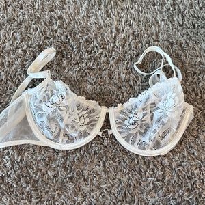 white lace bra